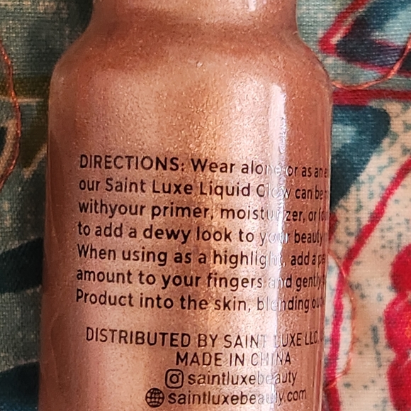 SAINT LUXE Liquid Glow - Picture 2 of 4